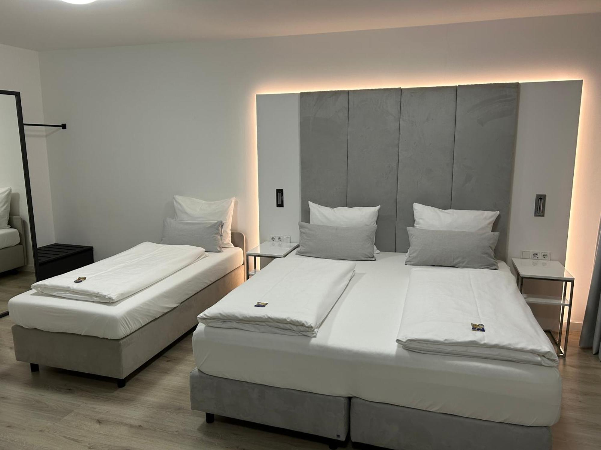 Zzzpace Smart-Hotel Bielefeld Zentrum Zimmer foto